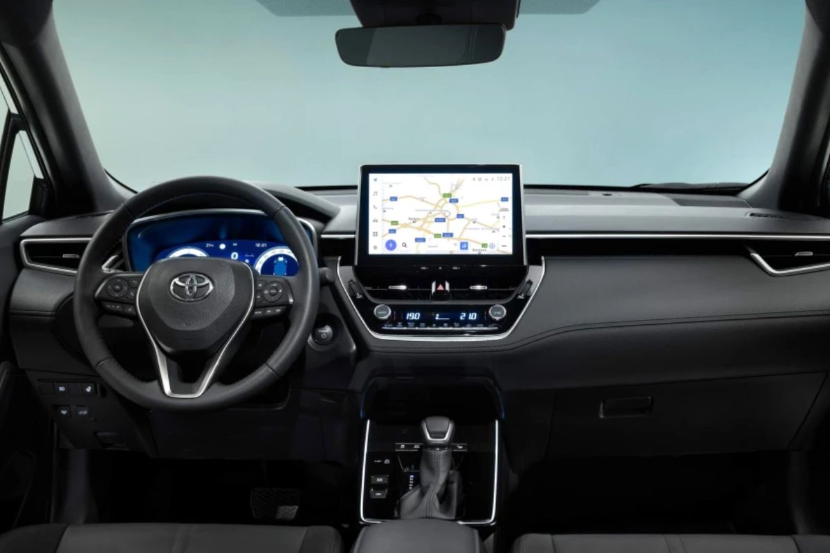 Interior do Corolla Cross 2027. Foto: Divulgação/Toyota.