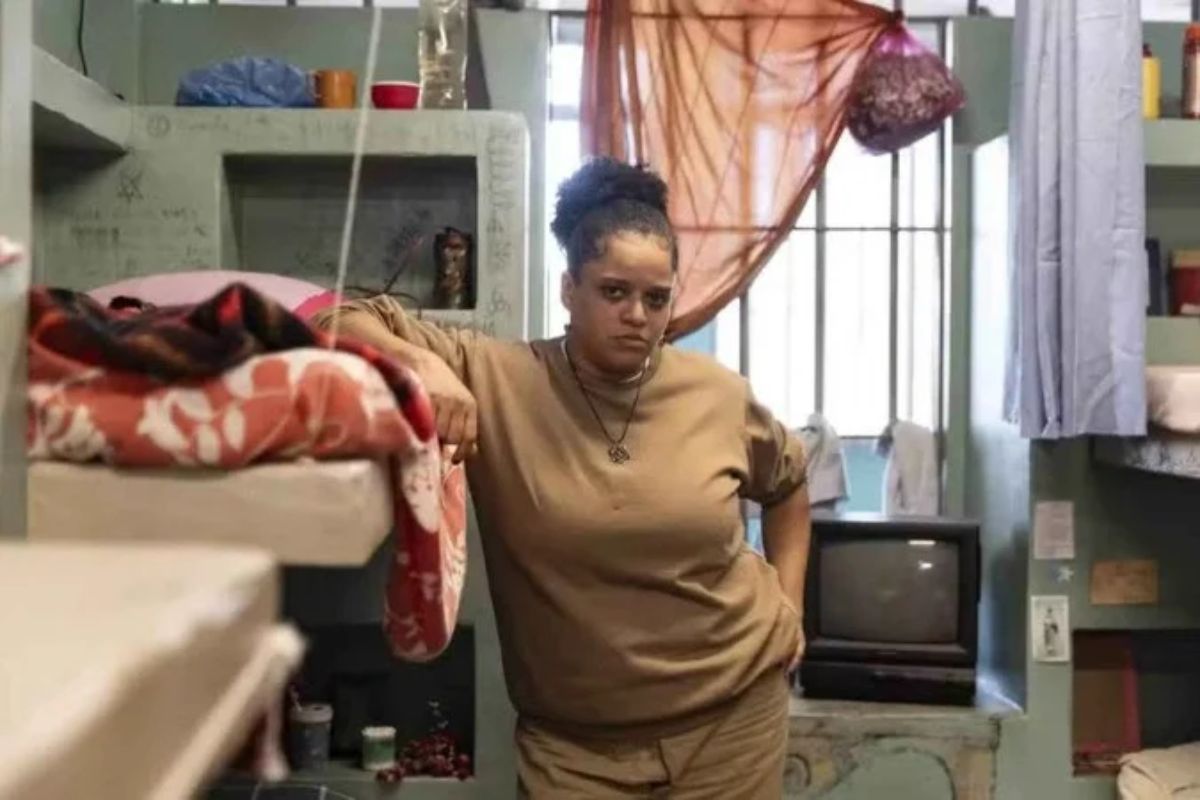 Rosana Maris interpreta Dada em "Tremembé". Foto: Divulgação/Prime Video.