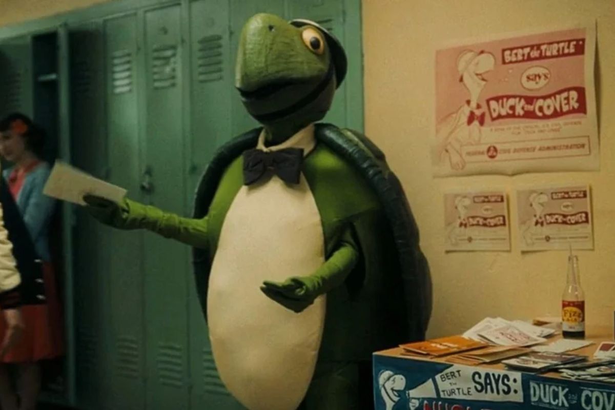 Aparição de uma tartaruga como easter egg na série "It: Bem-vindos a Derry". Foto: Divulgação/HBO Max.