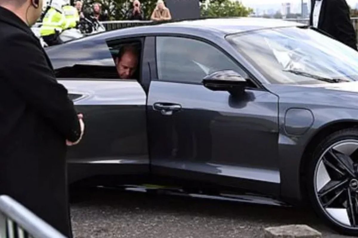 Príncipe William em seu Audi RS E-tron GT