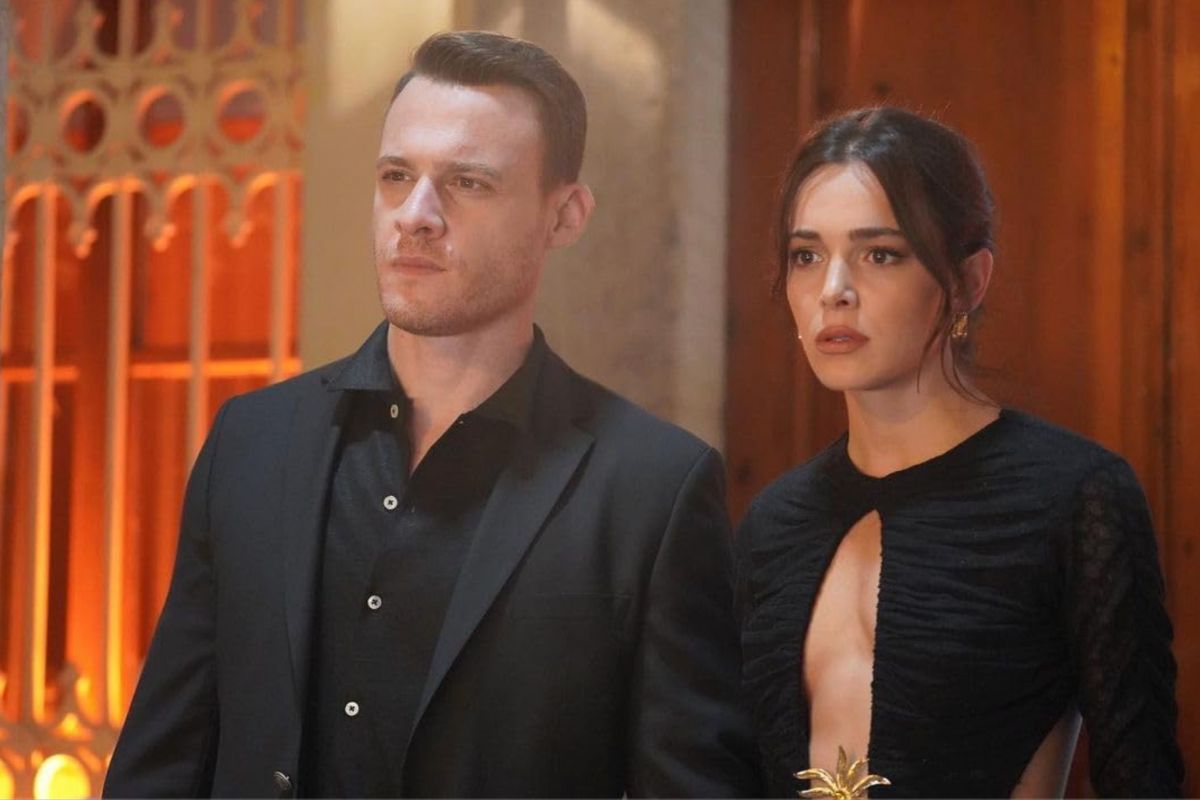 Ateş Arcalı (Kerem Bürsin) e Leyla Kökdal (Hafsanur Sancaktutan) formam o casal de protagonistas em "Se o Destino Quiser". Foto: Reprodução/IMDB.