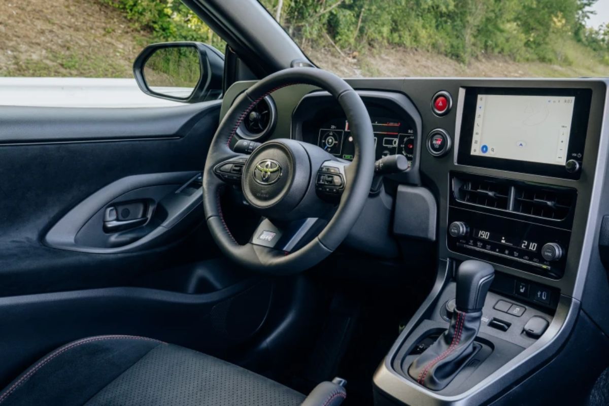 Interior do Toyota GR Yaris. Foto: Divulgação/Toyota.