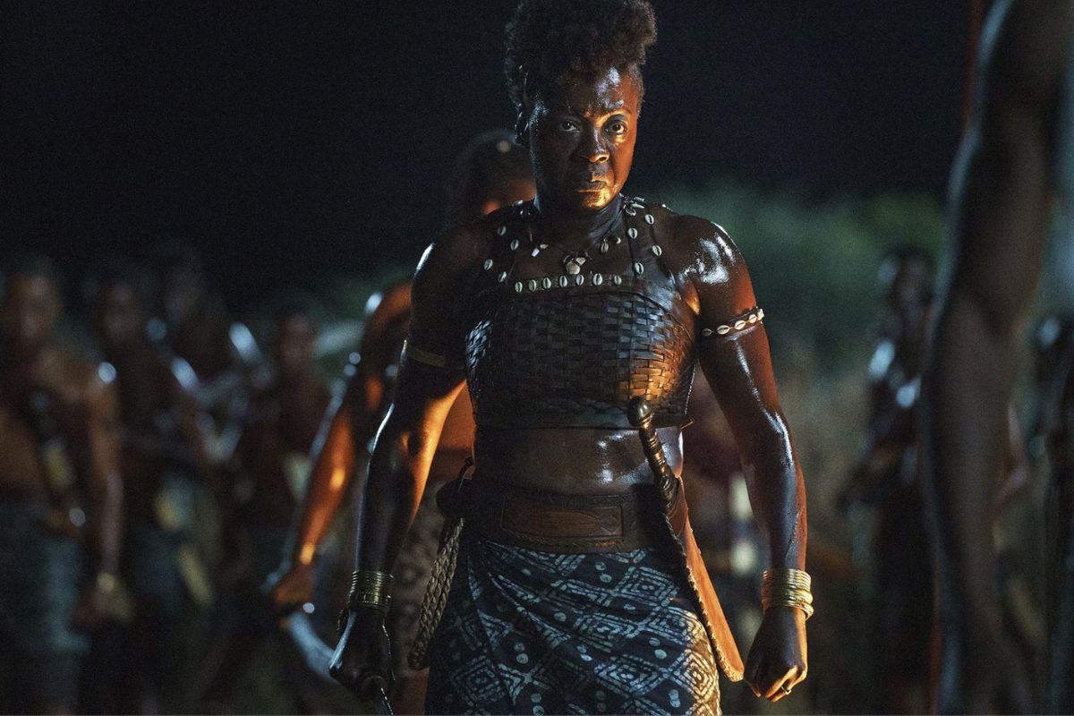 Viola Davis é a protagonista Nanisca em "A Mulher Rei". Foto: Divulgação/Sony Pictures.