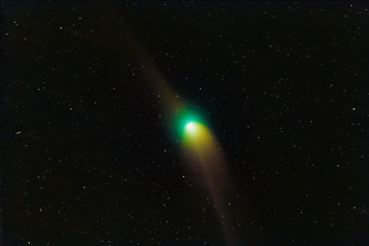 Cometa interestelar verde