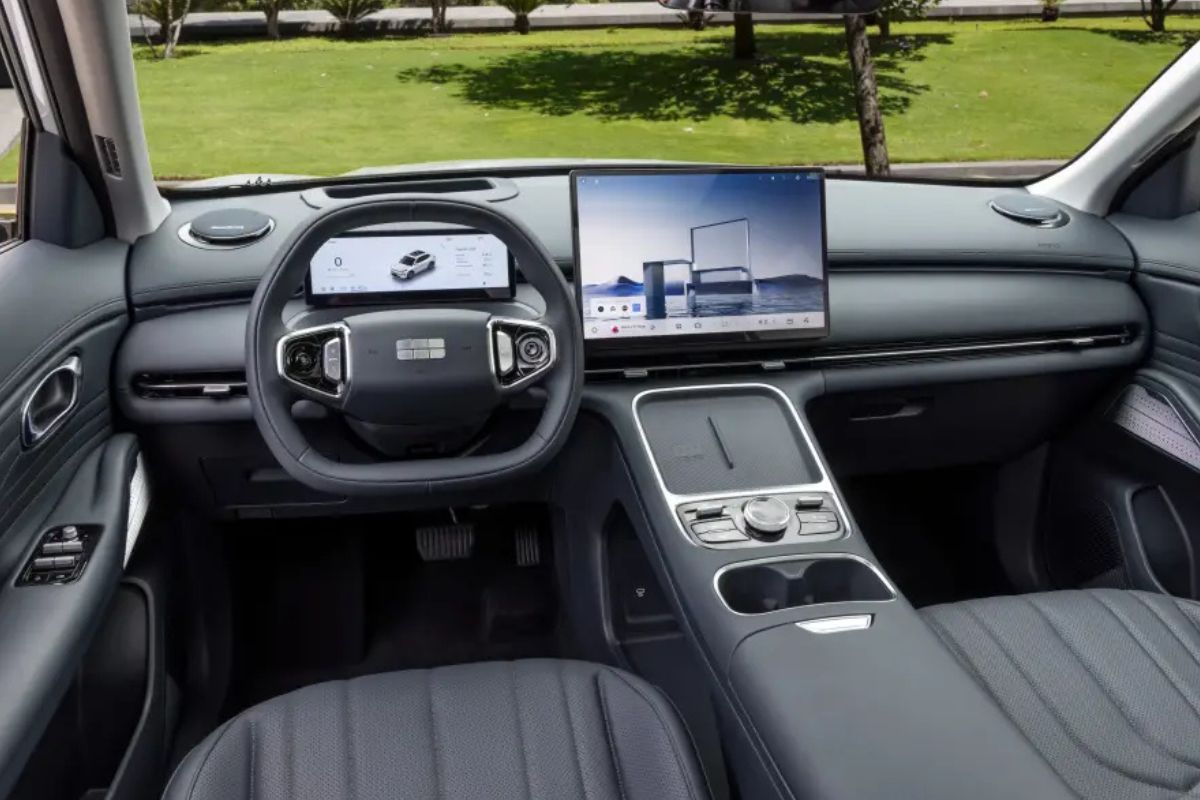 Interior do EX5 EM-i