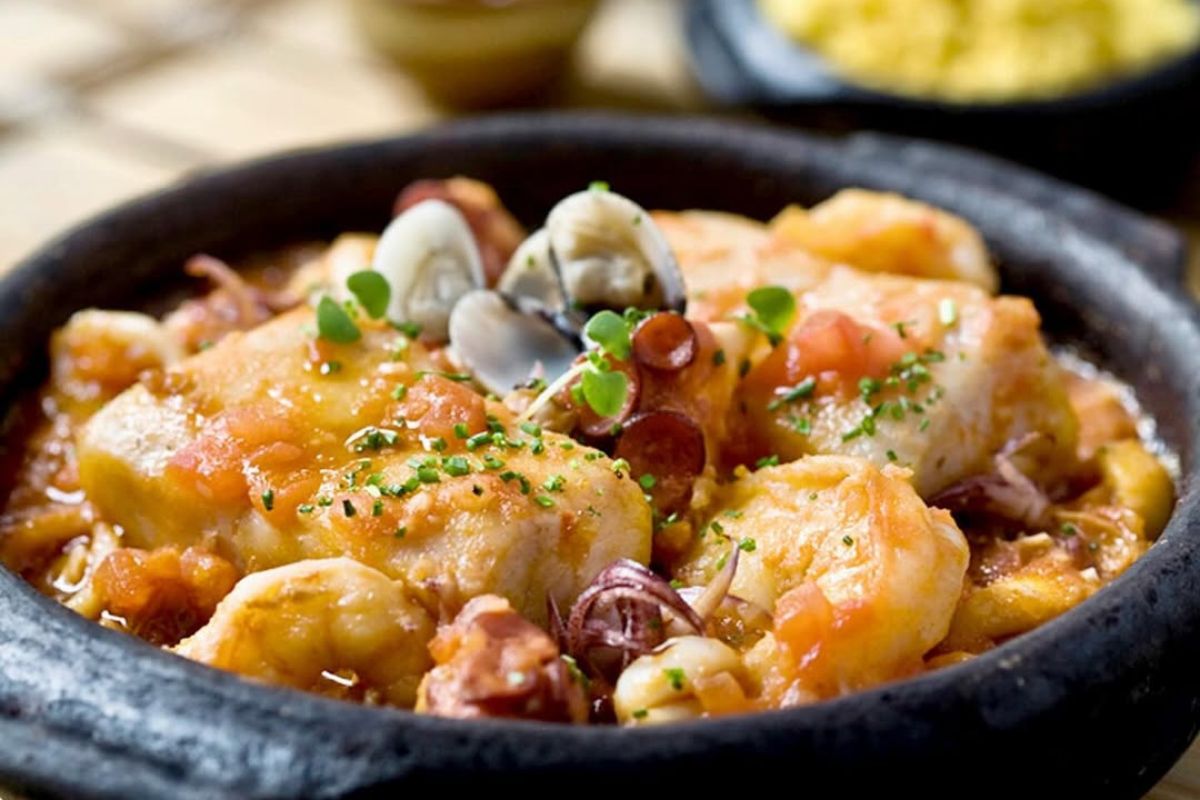 Caldeirada do Comandante, prato clássico do restaurante Amadeus, em São Paulo. Foto: Reprodução/Instagram @restauranteamadeus.