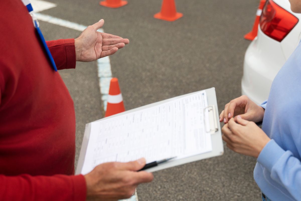 Instrutor de autoescola