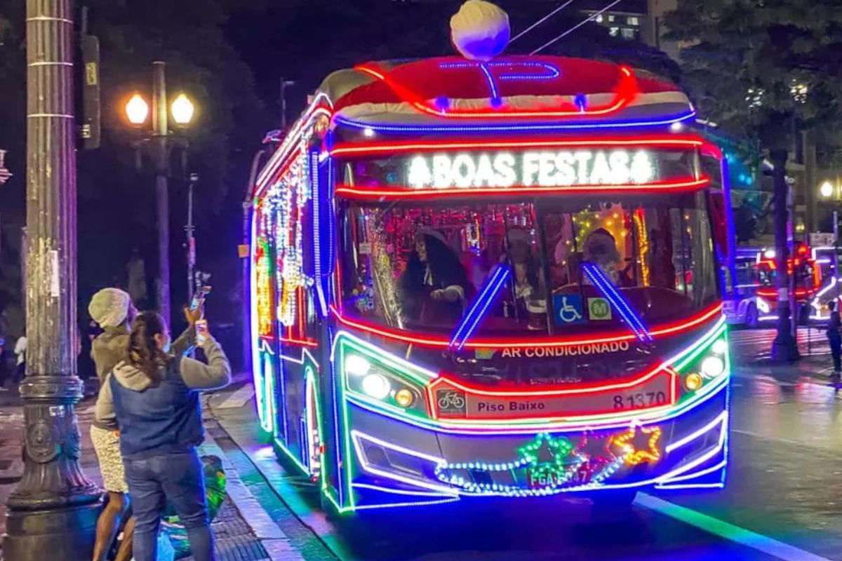“Natal Iluminado”, linha de ônibus em São Paulo (SP)