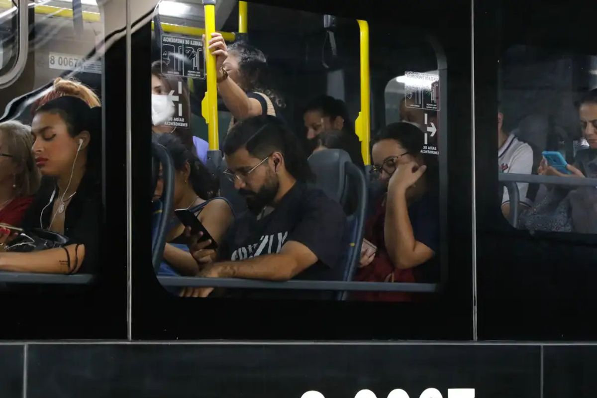 Usuários de ônibus em São Paulo passarão a arcar com passagens no valor de R$ 5,30. Foto: Fernando Frazão/Agência Brasil.