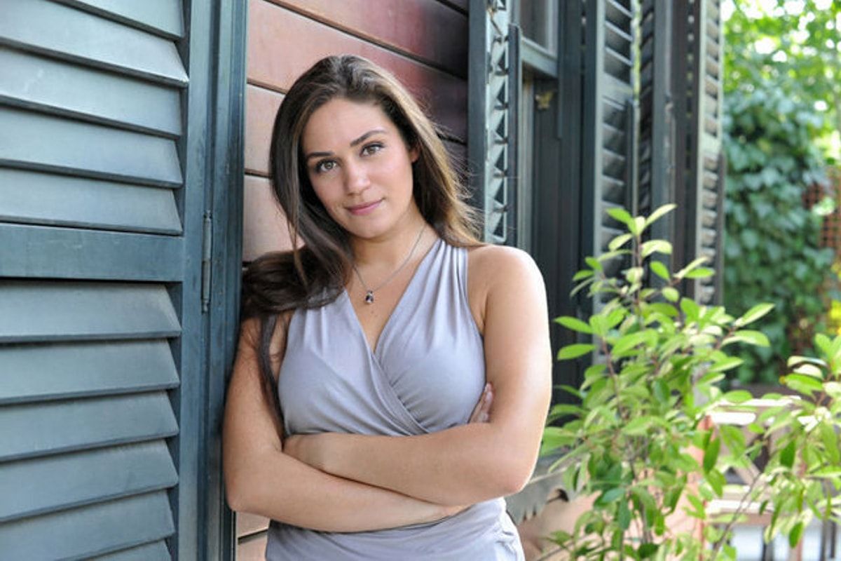 Özge Borak interpreta Begüm em "Para Sempre no Meu Coração". Foto: Reprodução/Onedio.