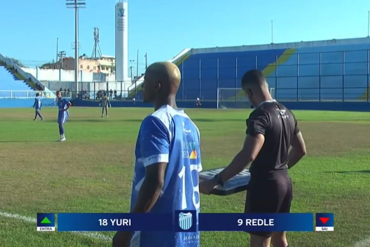 Yuri, jogador do Goytacaz, atua com uma tornozeleira eletrônica