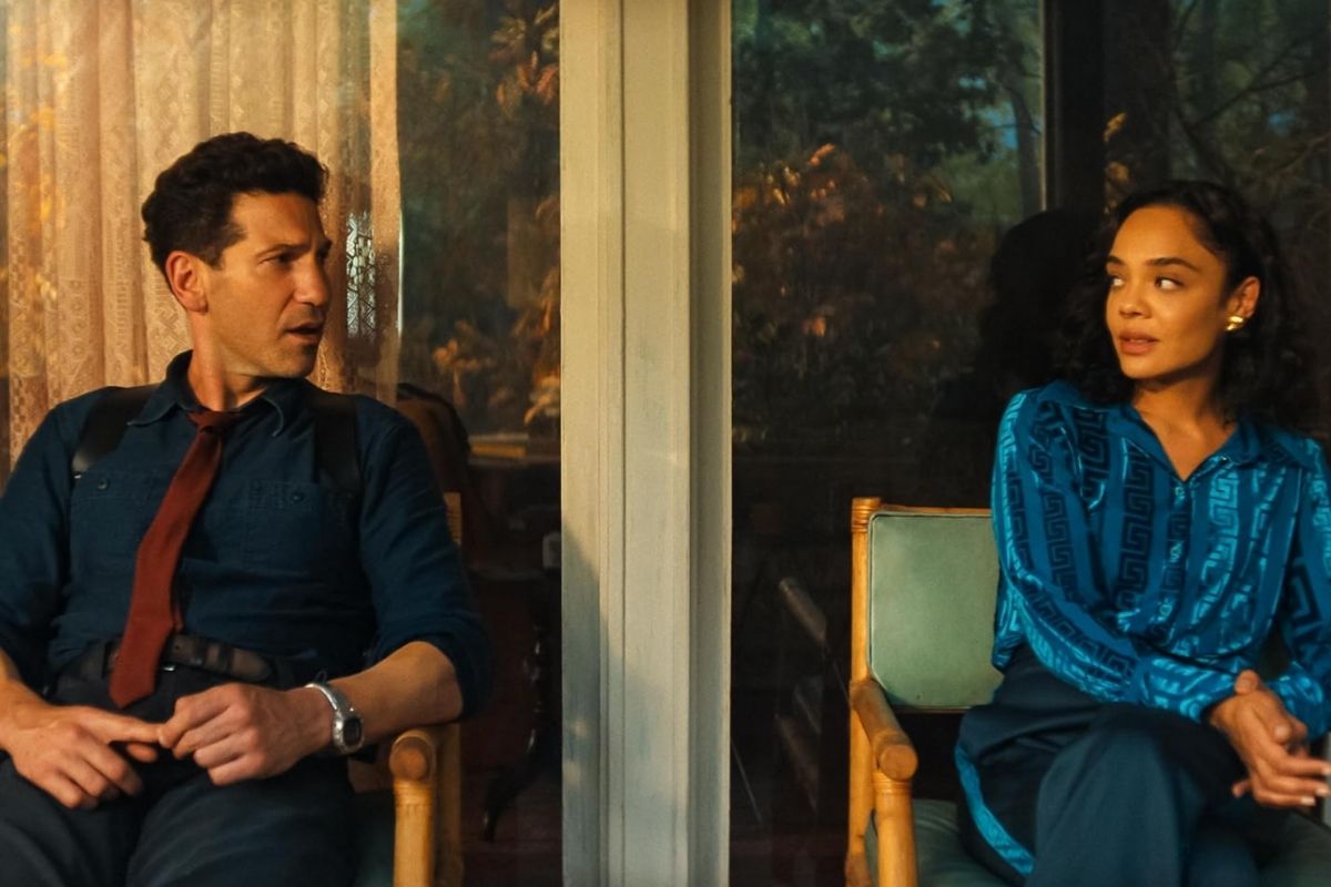 Jon Bernthal e Tessa Thompson são os protagonistas da minissérie "Dele & Dela". Foto: Divulgação/Netflix.