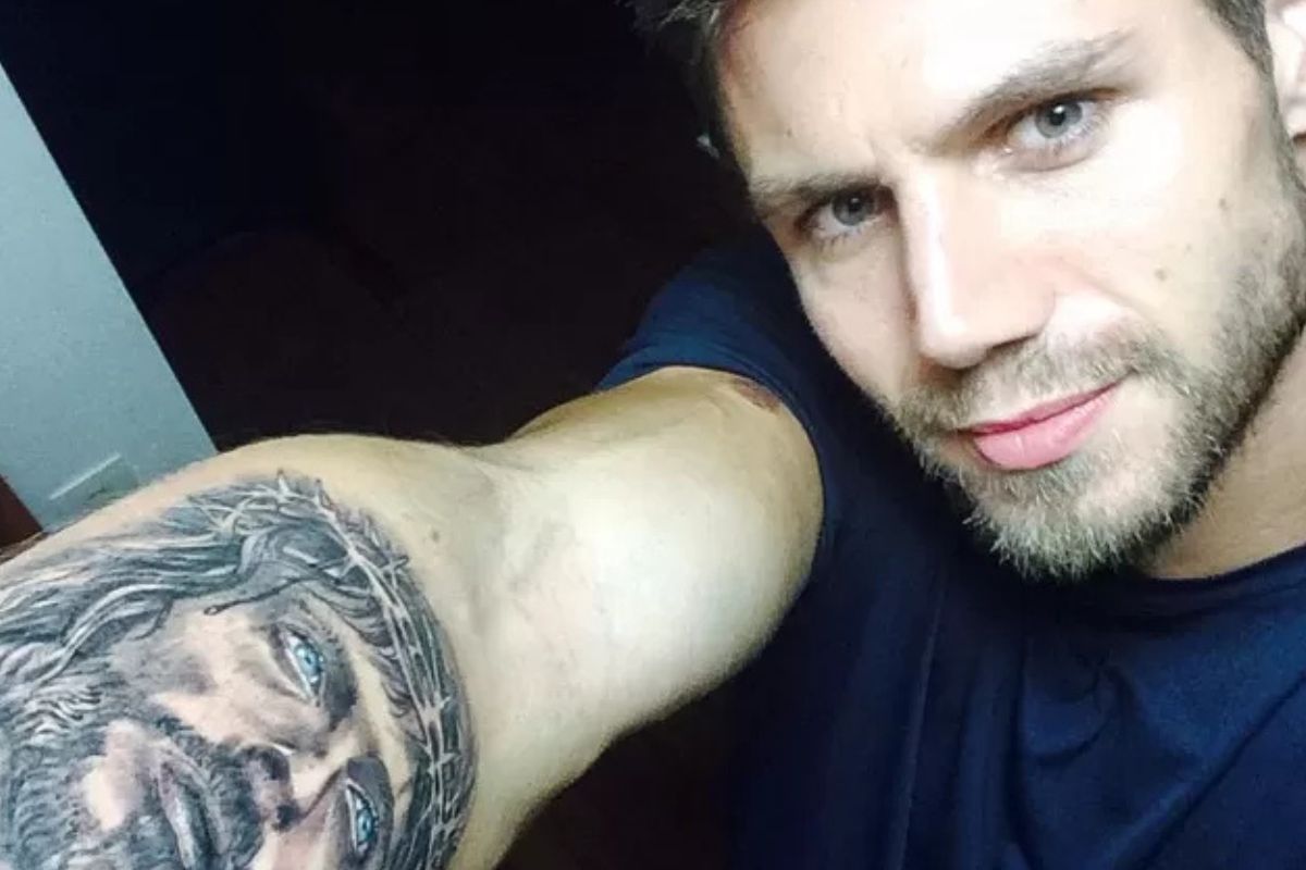 Jonas, do BBB 26, tem Jesus Cristo tatuado no antebraço