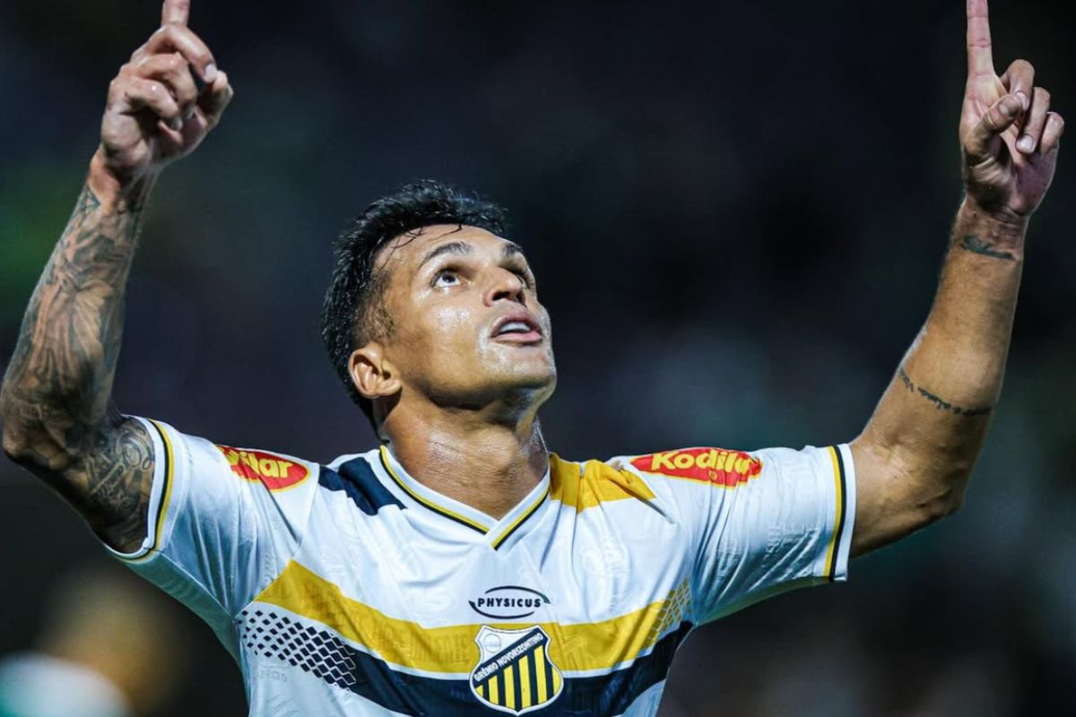 Robson, atacante do Novorizontino