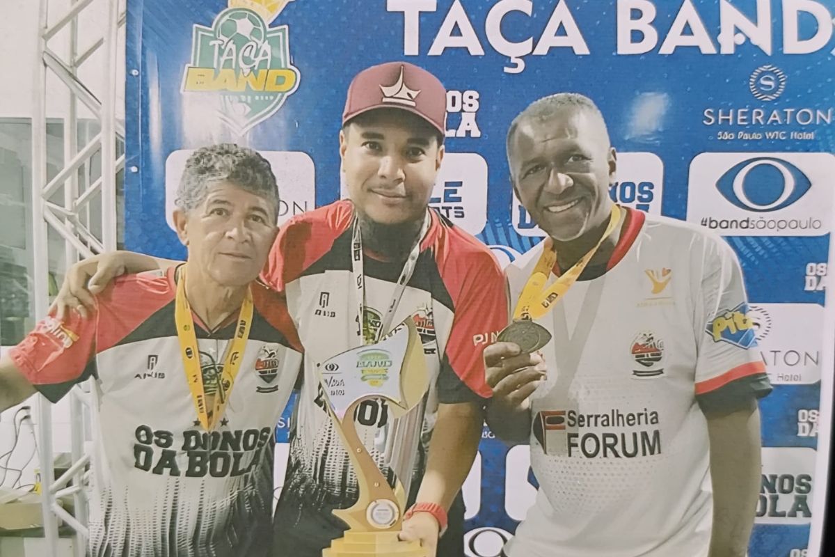 Comissão do projeto Vamo Q Vamo: Braguinha, Rodrigo e Irineu. Campeão invicto da Taça Band sub-13 2023. Foto: Arquivo pessoal/Irineu Augusto.
