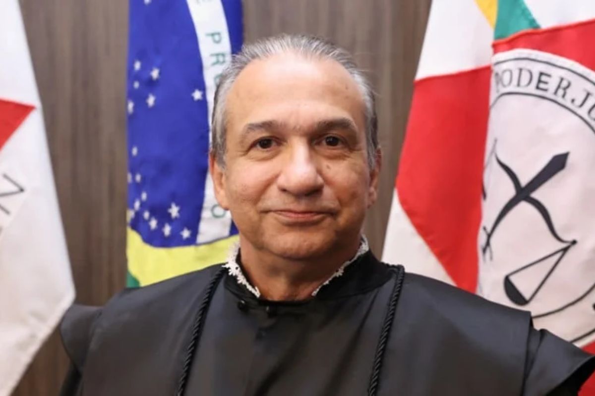 O desembargador Magid Nauef Lauar é relator do caso, votou pela absolvição do réu e "esqueceu" um prompt de IA para redigir parágrafos do acórdão no próprio documento. Foto: Juarez Rodrigues/TJ-MG.