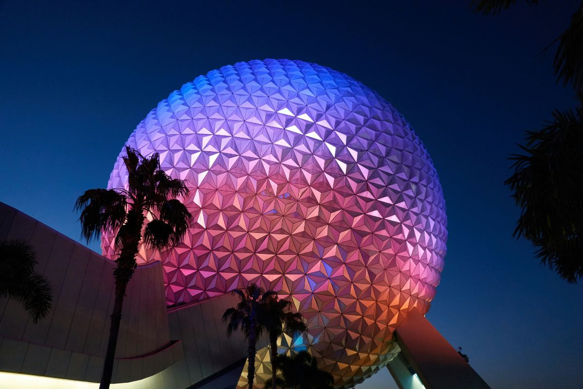 Parque Epcot, do conglomerado Disney. Foto: Unsplash.