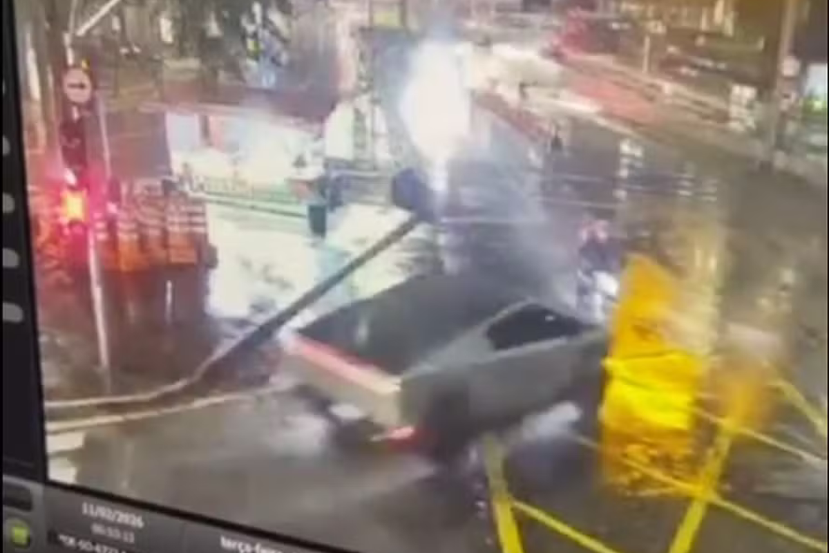 acidente tesla e moto em sp