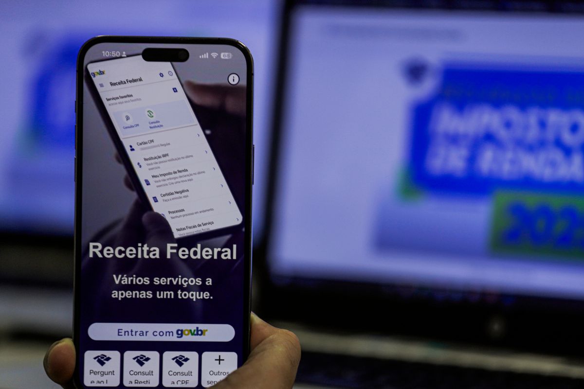 É possível declarar o IRPF 2026 pelo celular, através do aplicativo da Receita Federal. Foto: Joédson Alves/Agência Brasil.