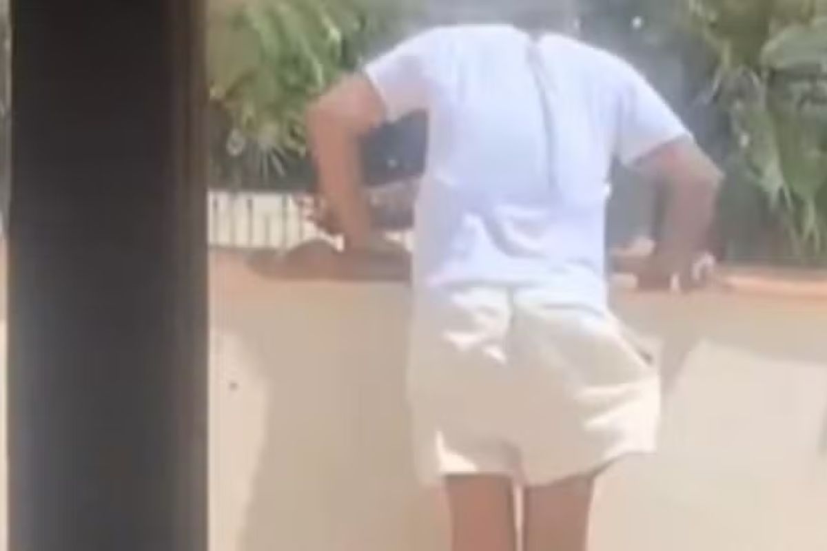 homem invade prédio kelly key