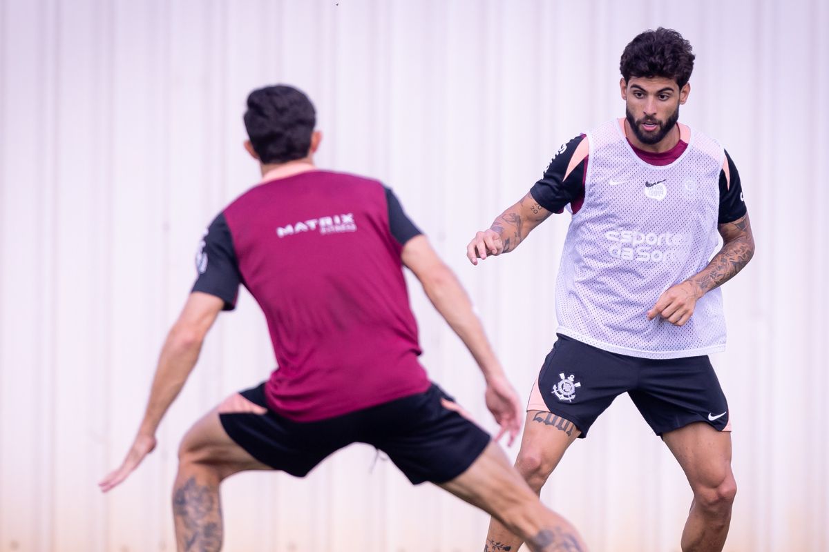 Yuri Alberto volta a treinar com o elenco do Corinthians