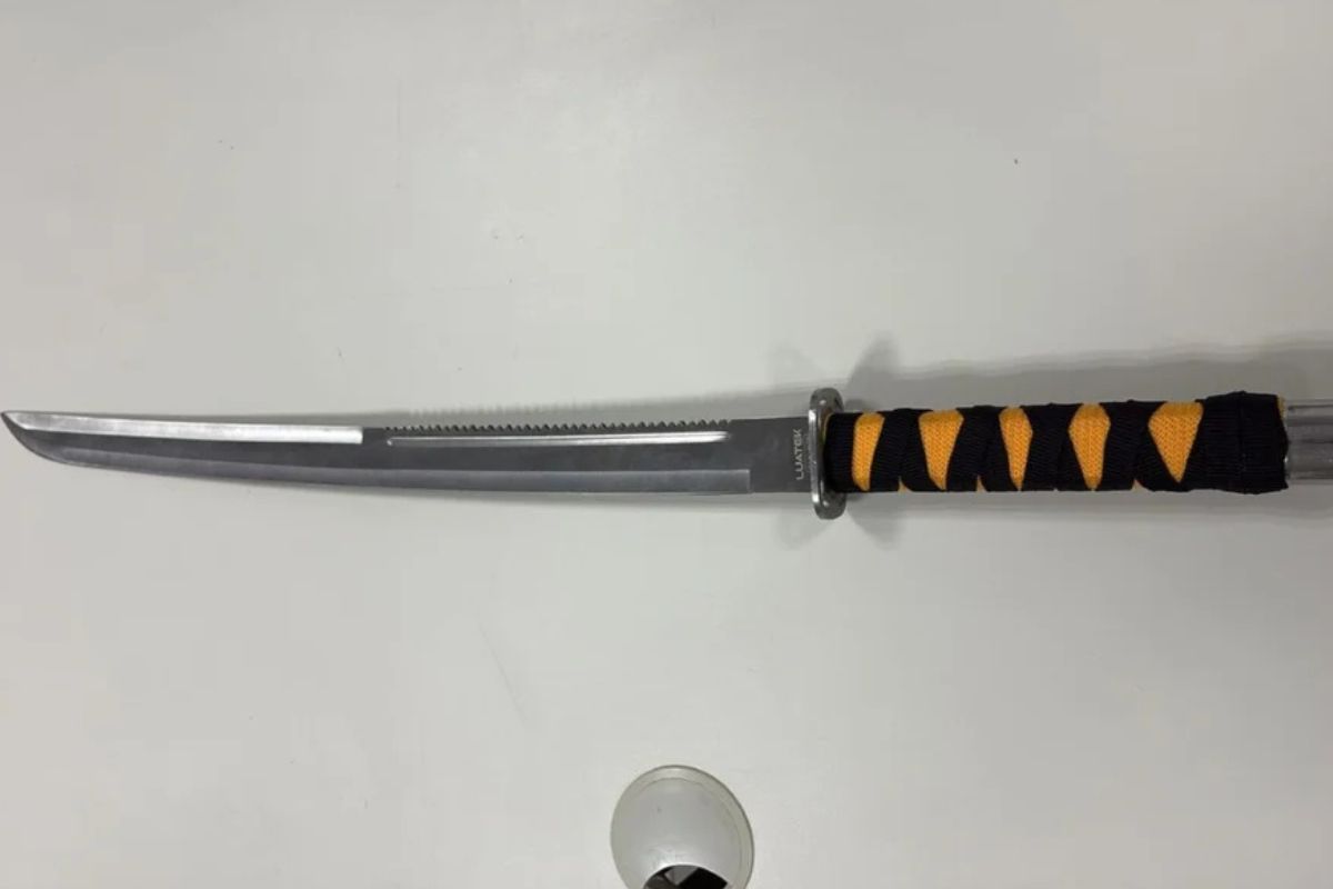 Espada usada no episódio em Viracopos