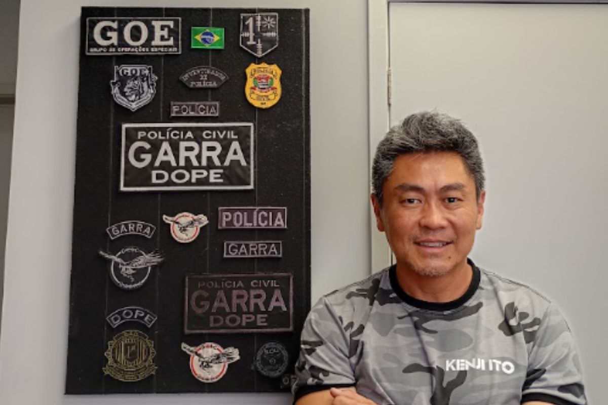 Vereador Kenji Ito em seu gabinete em São Paulo