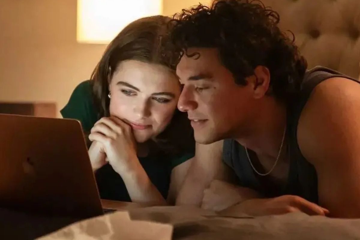 “Off Campus: Amores Improváveis”