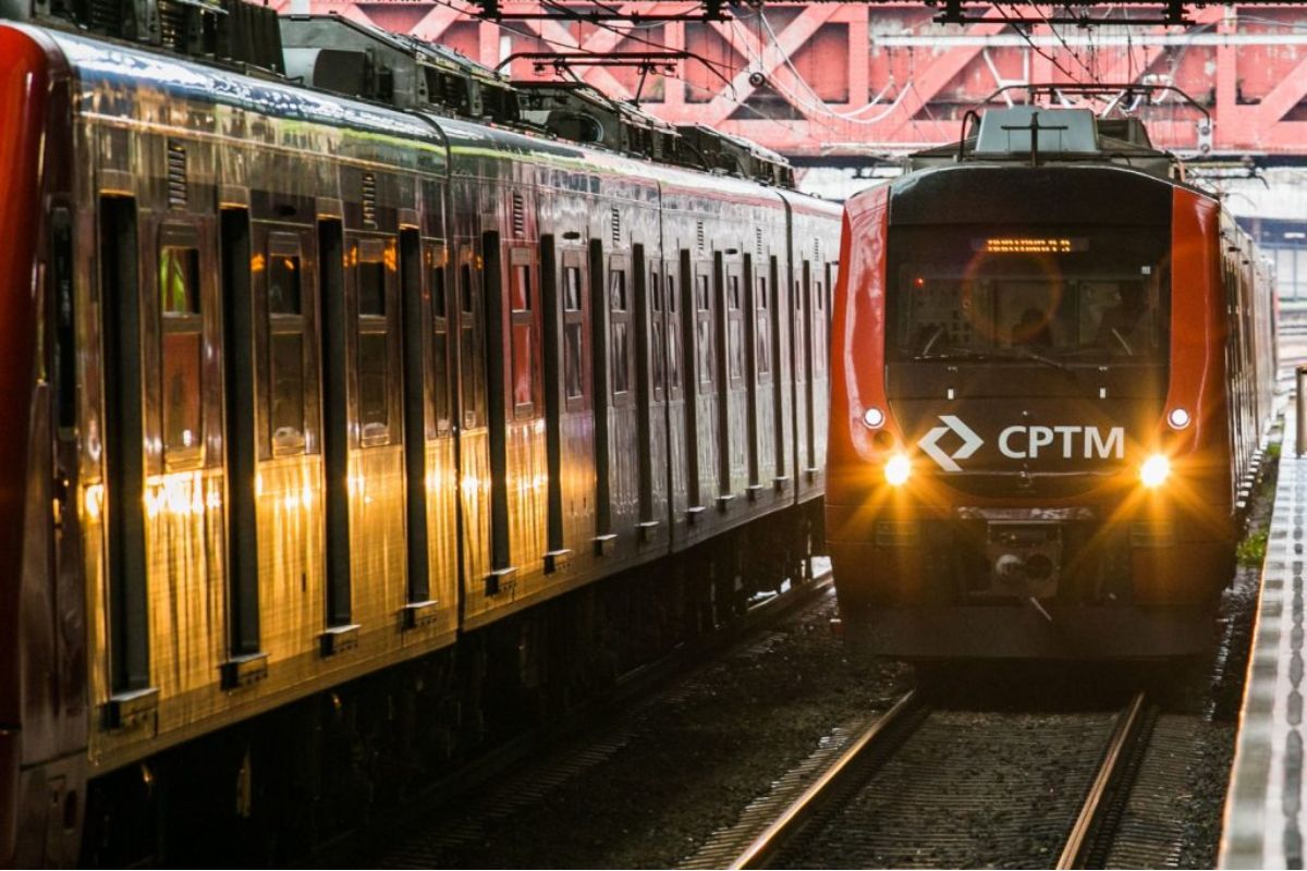 Metrô tem reforço na frota entre 12h e 14h