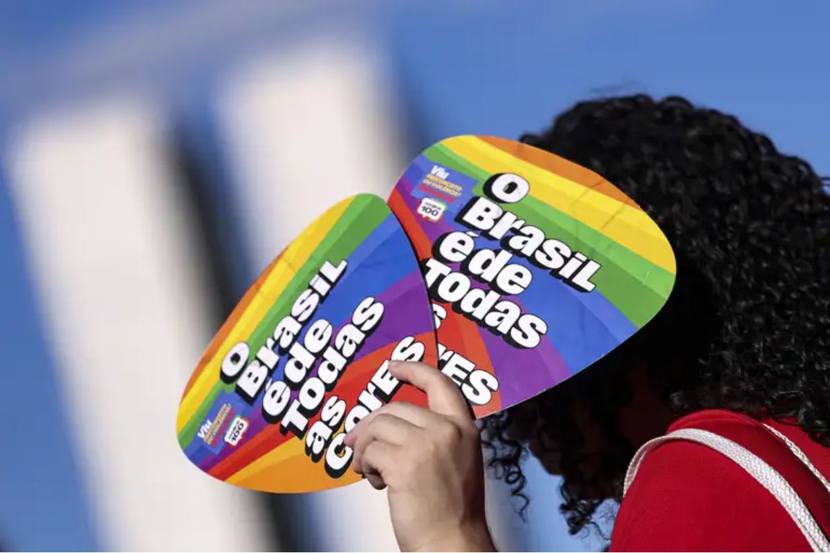 Parada LGBT+ chega a 30ª edição em São Paulo neste domingo (7)