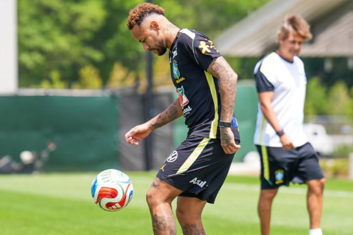 Neymar em treino da Seleção Brasileira