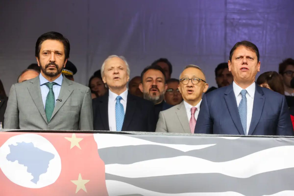 Prefeito Ricardo Nunes (MDB) e o governador Tarcísio de Freitas (Republicanos) compareceram a solenidade