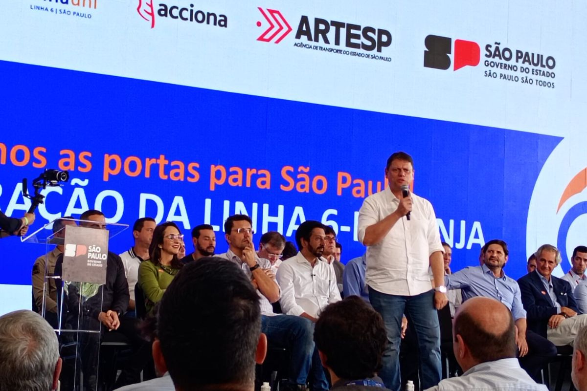 Governador Tarcísio de Freitas em inauguração da estação Santa Marina, da Linha 6-Laranja