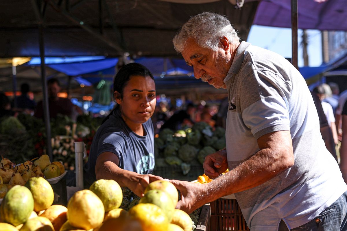 Idoso na feira