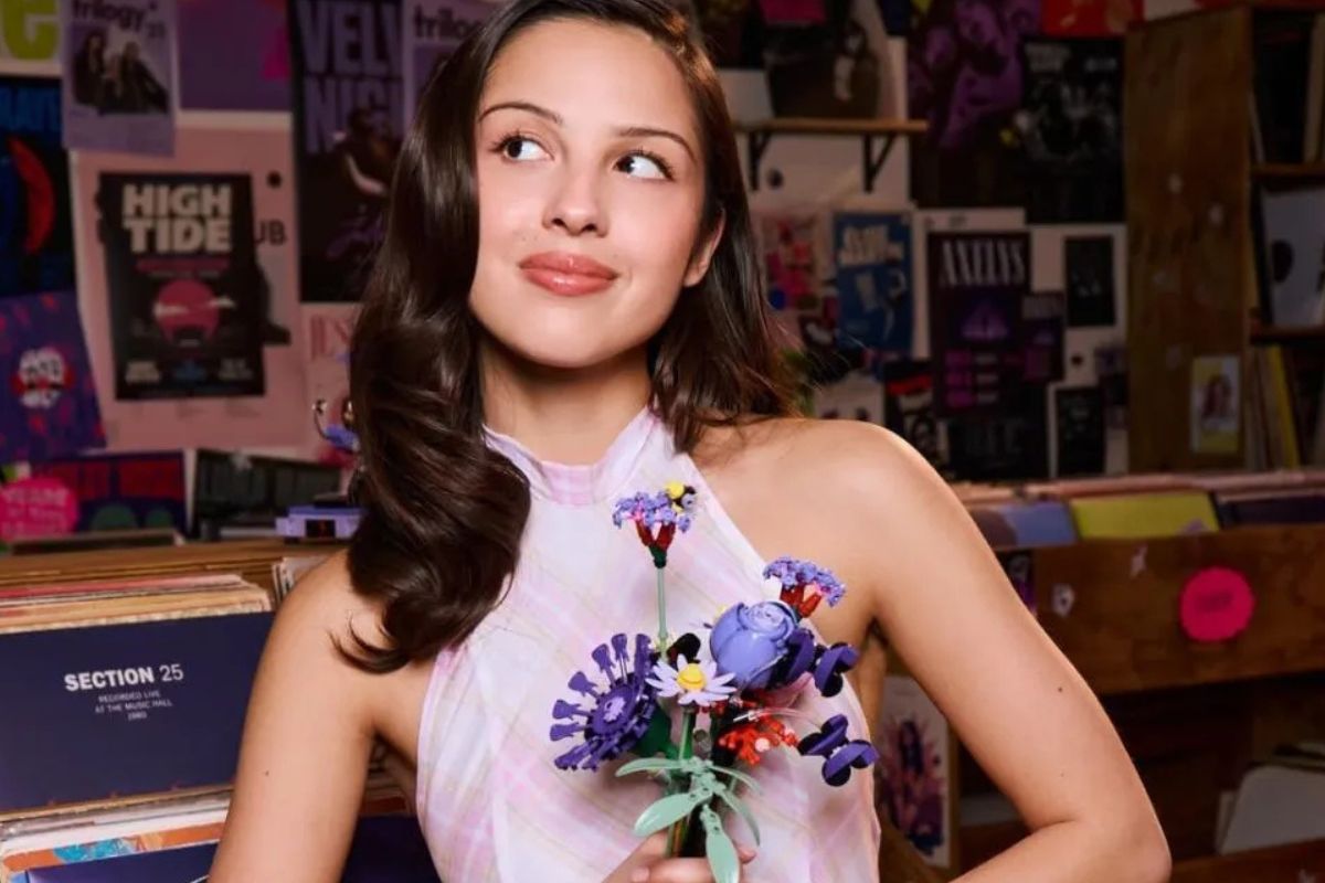 A cantora Olivia Rodrigo promove festival beneficente 