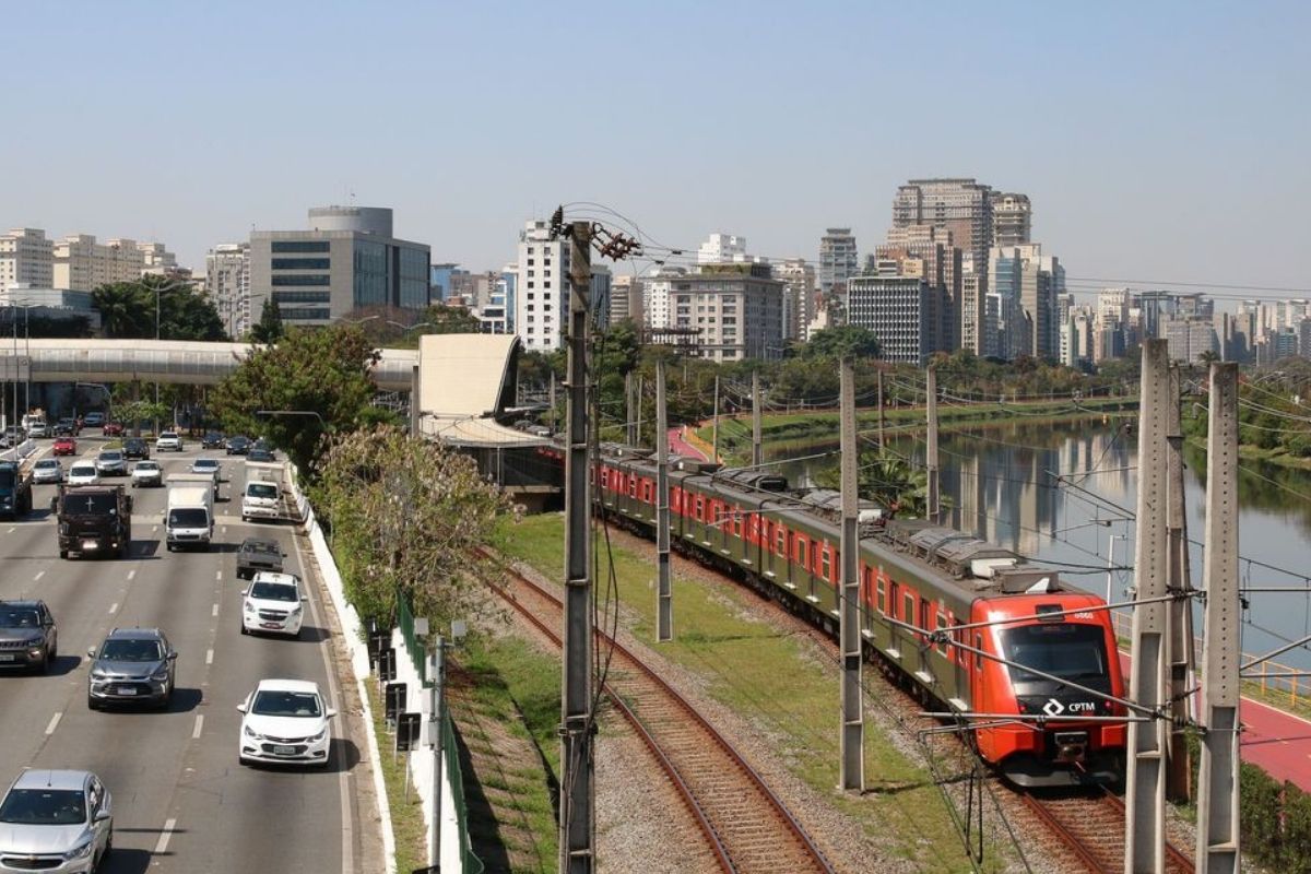 Trem intercidades