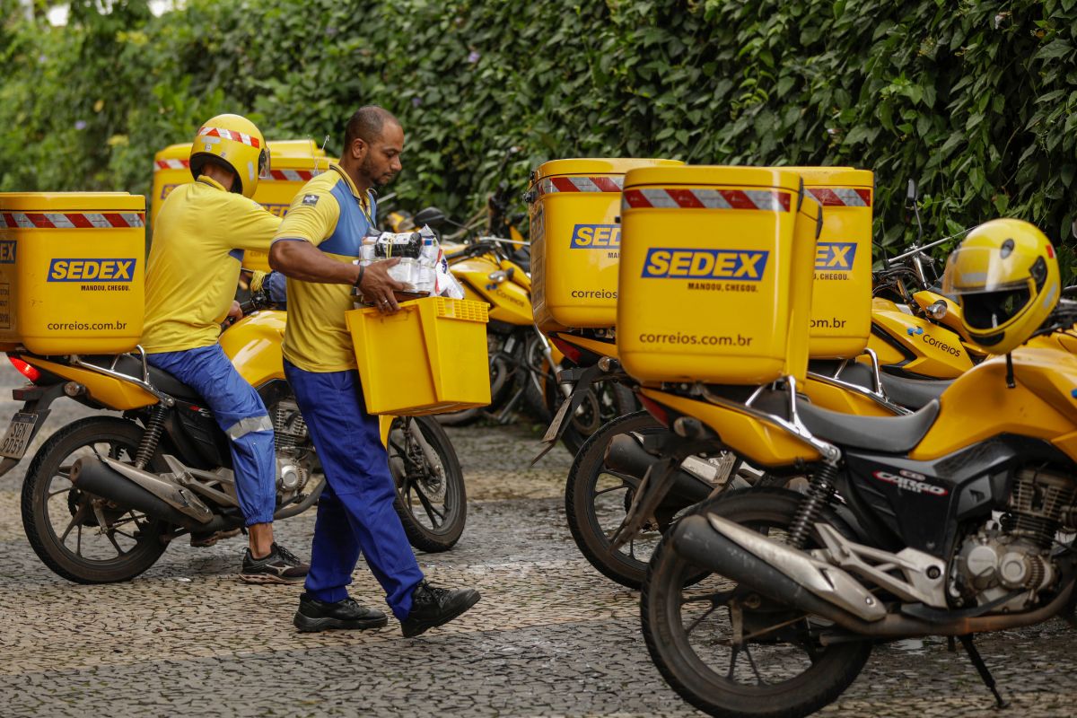 Entregador dos Correios 