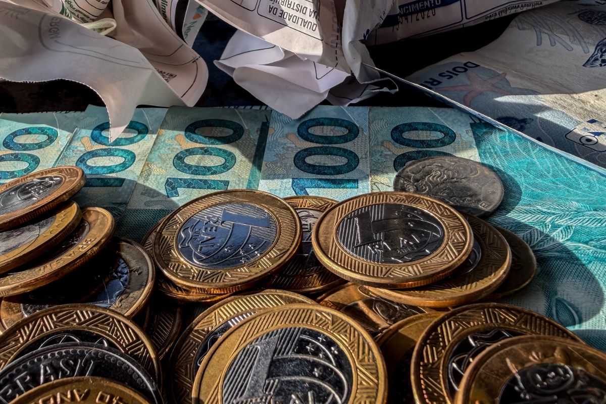 Dinheiro em papel e moedas