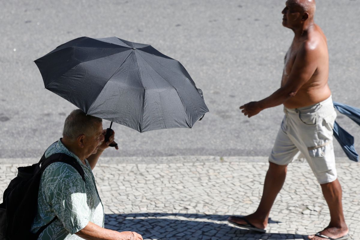 Pessoas com calor