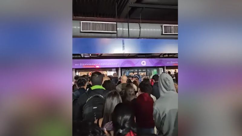 Lotação na plataforma da Linha 5-Lilás (Foto: Reprodução/Instagram)