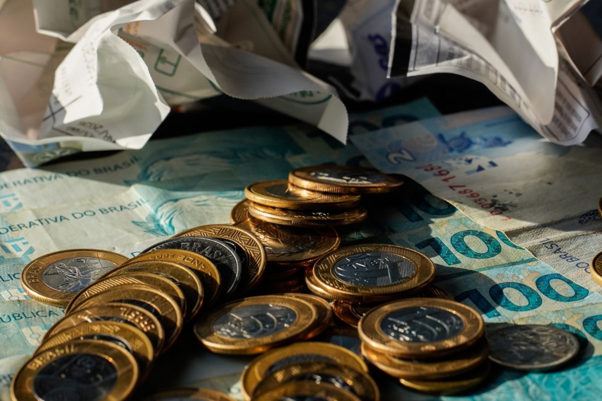 Dinheiro cédulas e moedas