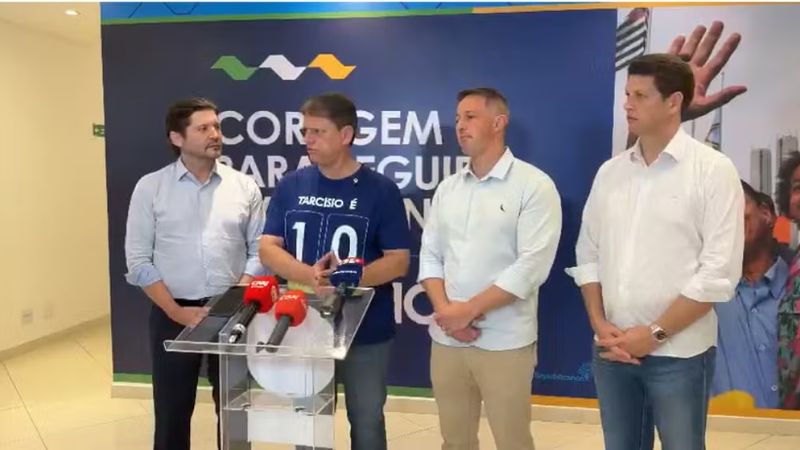 Da esquerda para a direita, André do Prado, Tarcísio, Derrite e Ricardo Salles (Foto: Reprodução)