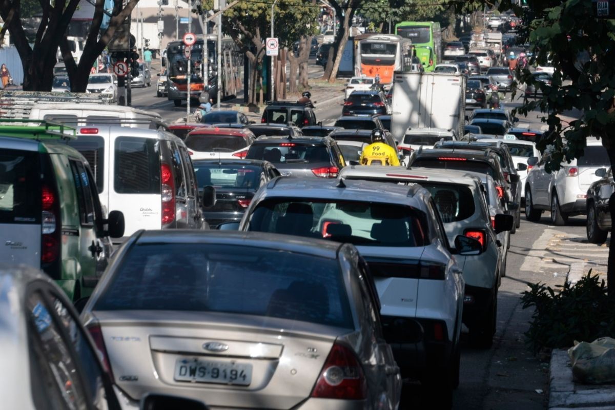 Trânsito de veículos em São Paulo