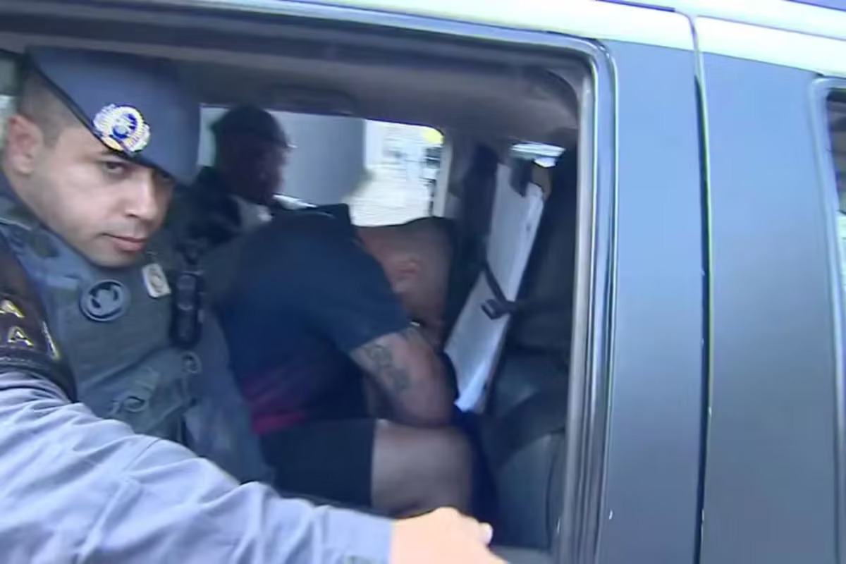 Bombeiro acusado de matar estudante segue preso