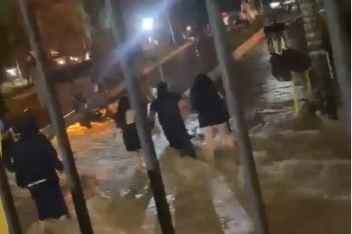Duas jovens morreram devido a enxurrada