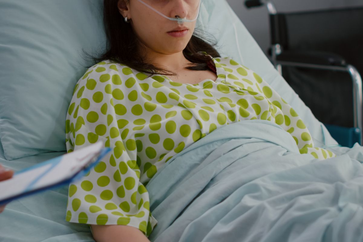 Mulher em hospital (foto ilustrativa)