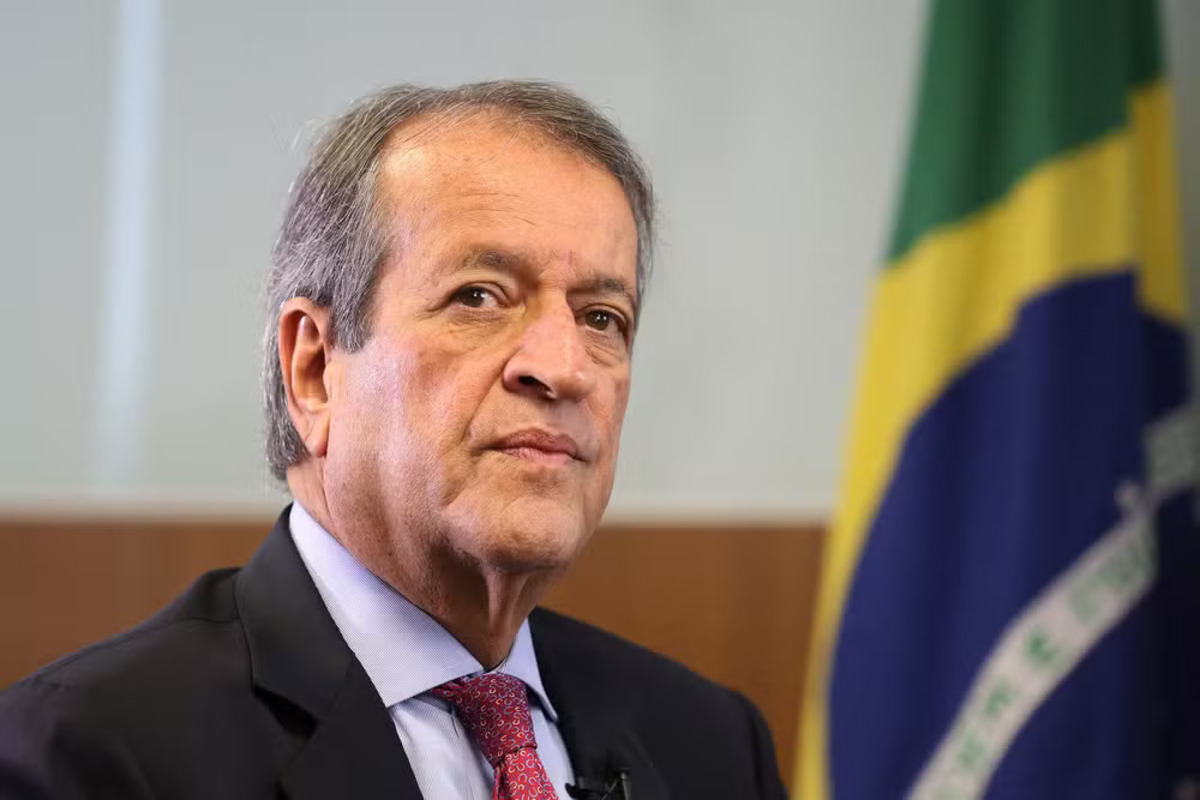 Presidente do PL rebate Flávio